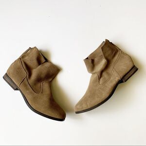 Steve Madden Brown Suede Back Zip Almond Toe Ankle Booties